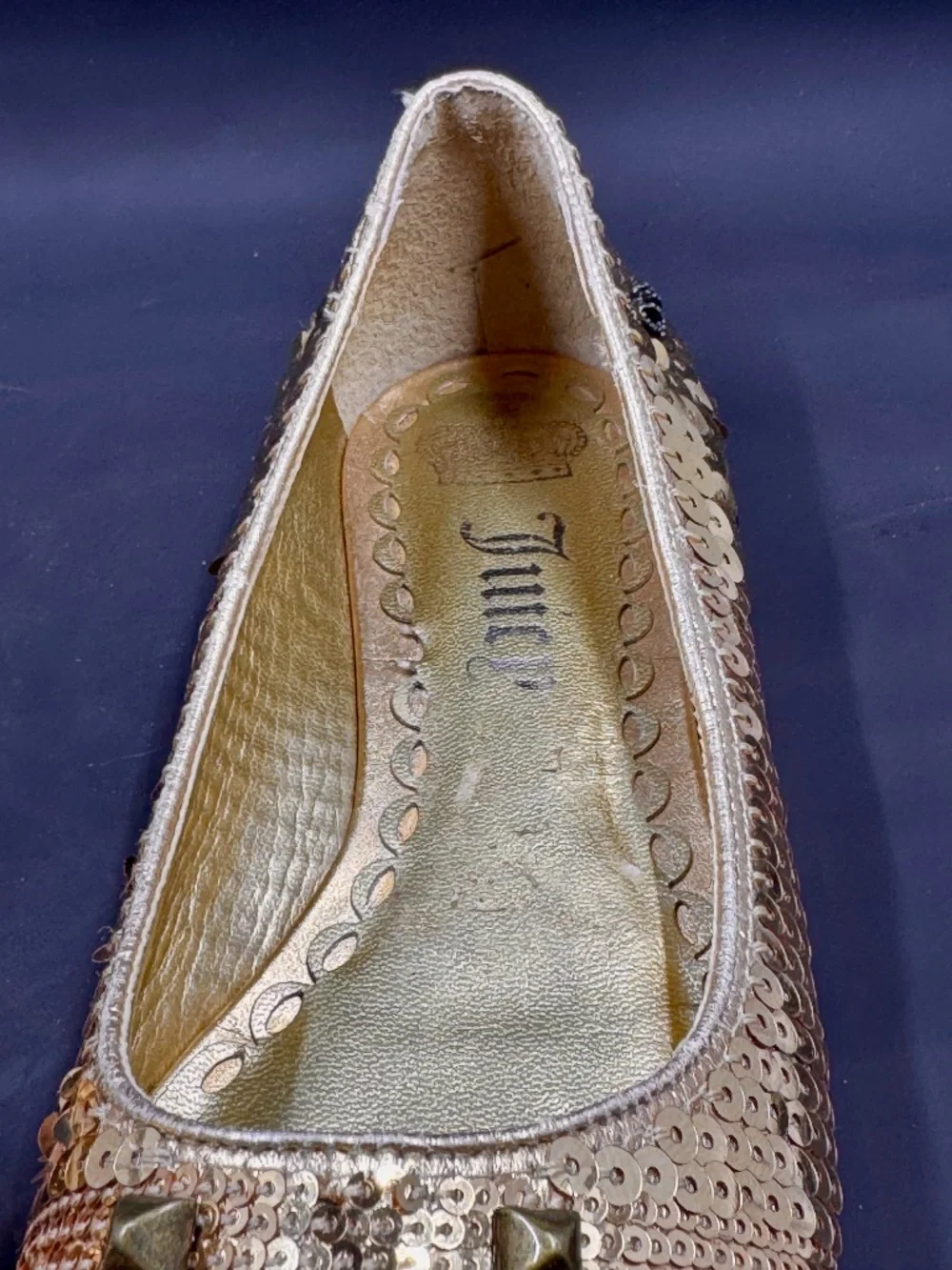 GIRLS SIZE 2E GOLD SEQUIN BALLERINA FLATS JUICY COUTURE WITH STUD DETAILS